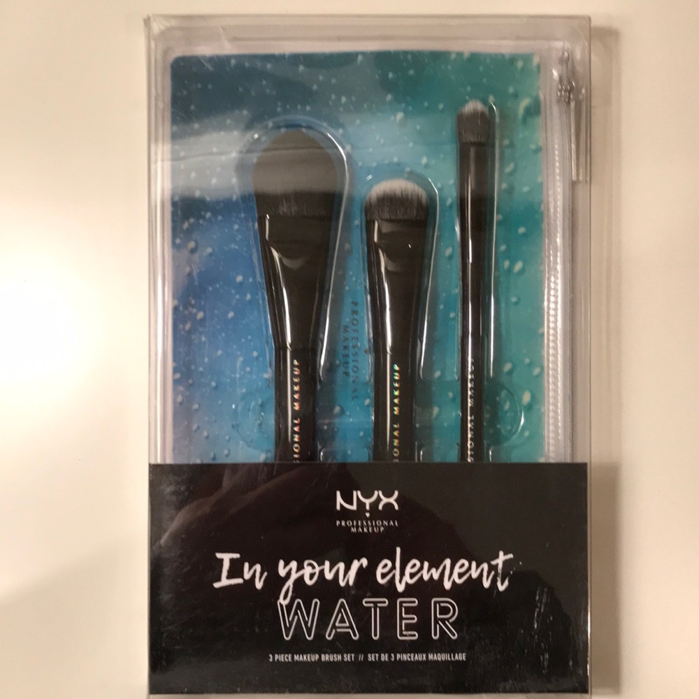 In your element  Water Makeup Brush Set & Case